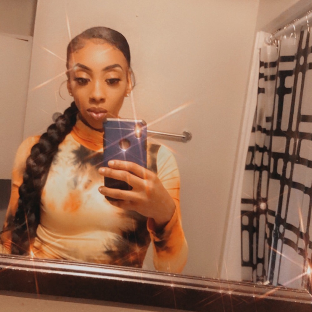 Meet your Posher, Aziza